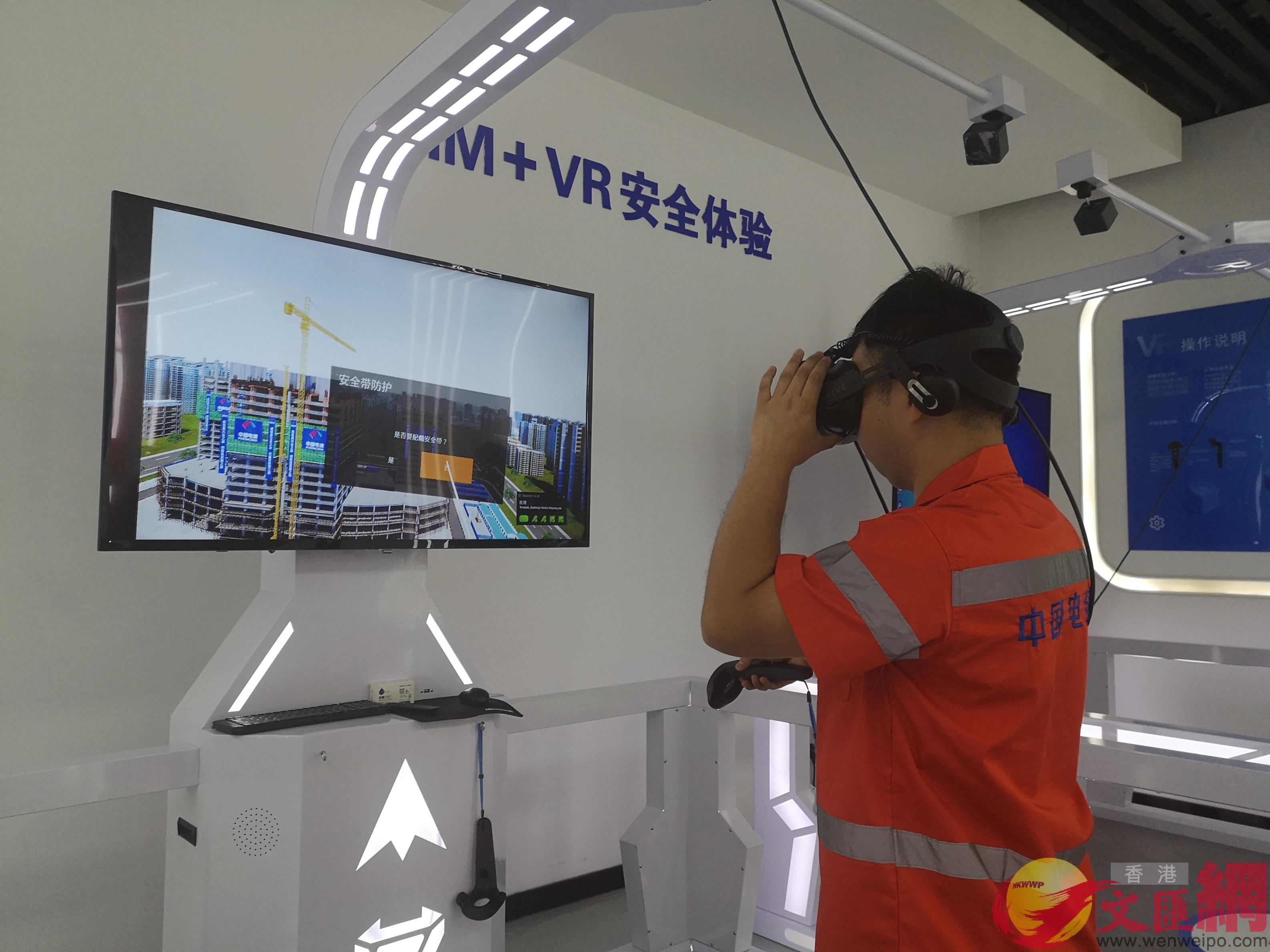 VR安全體驗裝置 記者郭若溪攝