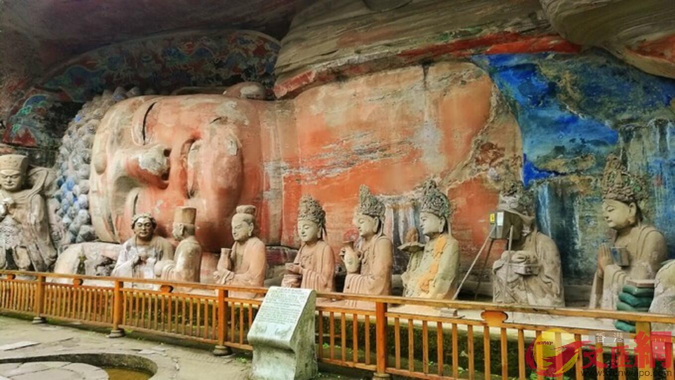 世界最大石雕半身臥佛像XX全長31米的釋迦牟尼涅槃圖啟動整體修復A預計8年完成C記者孟冰 攝