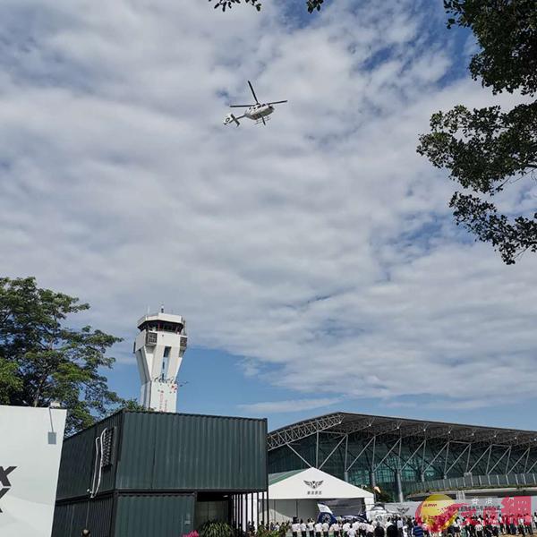 首航直升機從深圳機場起飛 記者郭若溪攝