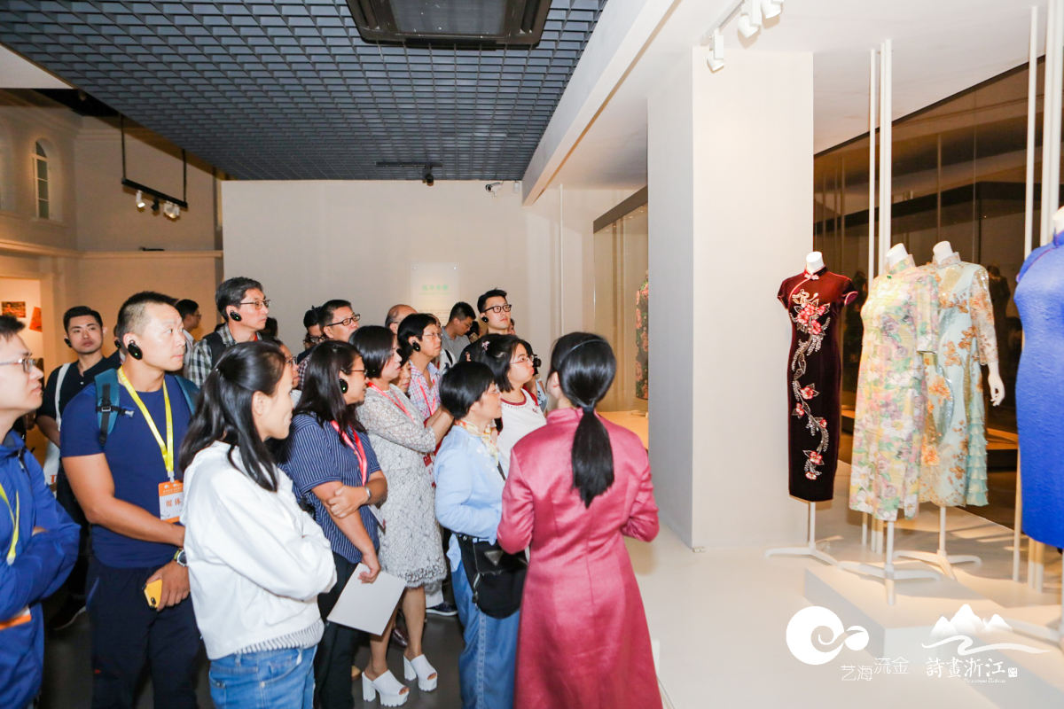 嘉賓參觀中國絲綢博物館