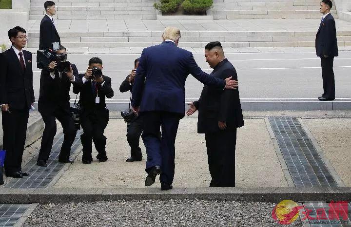 特朗普邁入朝鮮境內