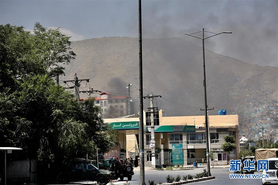 7月1日A在阿富汗首都喀布爾A爆炸現場冒出濃煙C