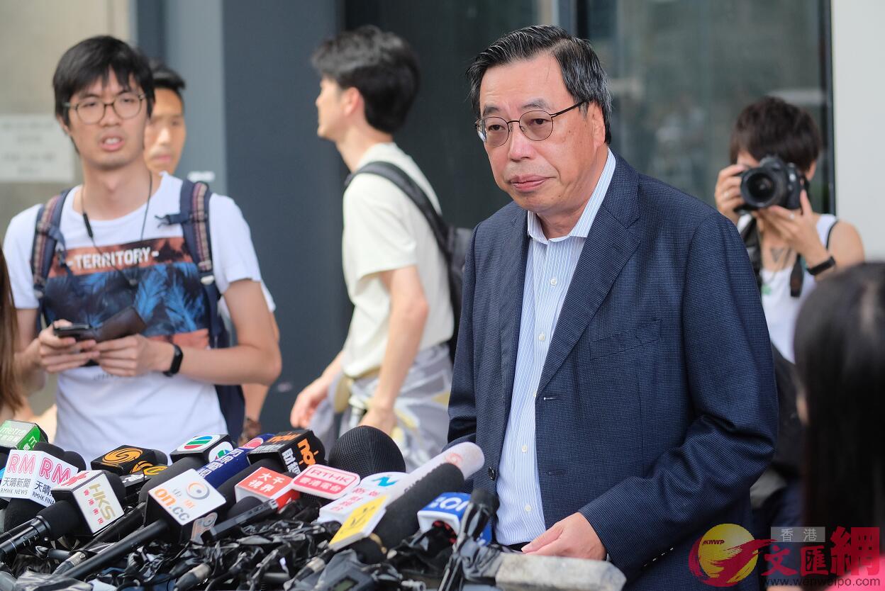 梁君彥表示立法會十月前難以召開會議C
