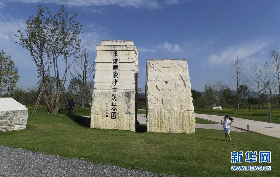 這是位於浙江省杭州市的良渚國家考古遺址公園門口的石碑C新華社
