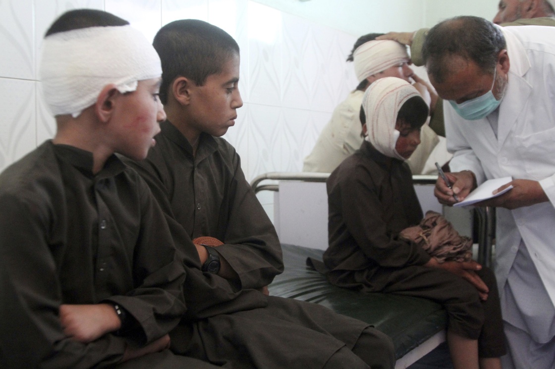 7月7日A在阿富汗東部加茲尼省首府加茲尼市A受傷的孩子在醫院接受治療C新華社