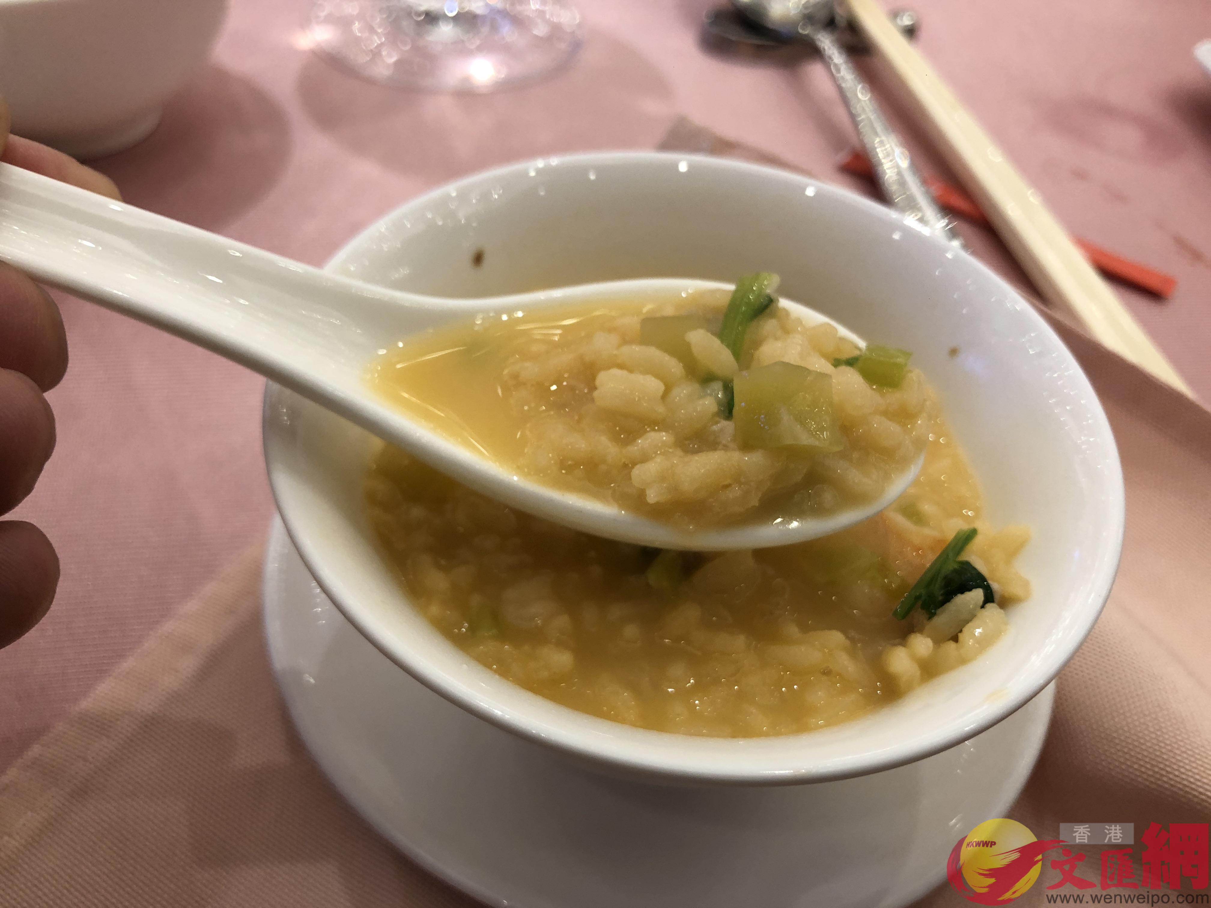 香港廚皇製作的u西施泡飯vA現已風行於全國各大餐飲C(方俊明攝) 