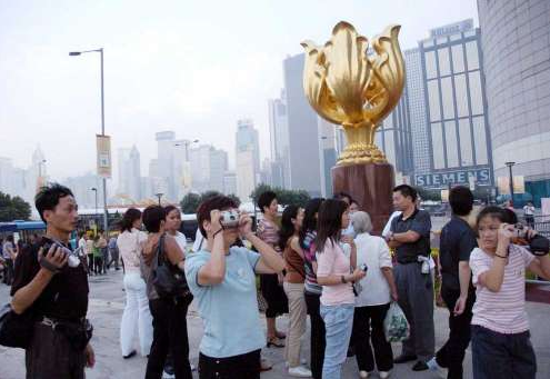 連番騷亂勢必影響遊客對香港社會安寧的信心(大公報資料圖)
