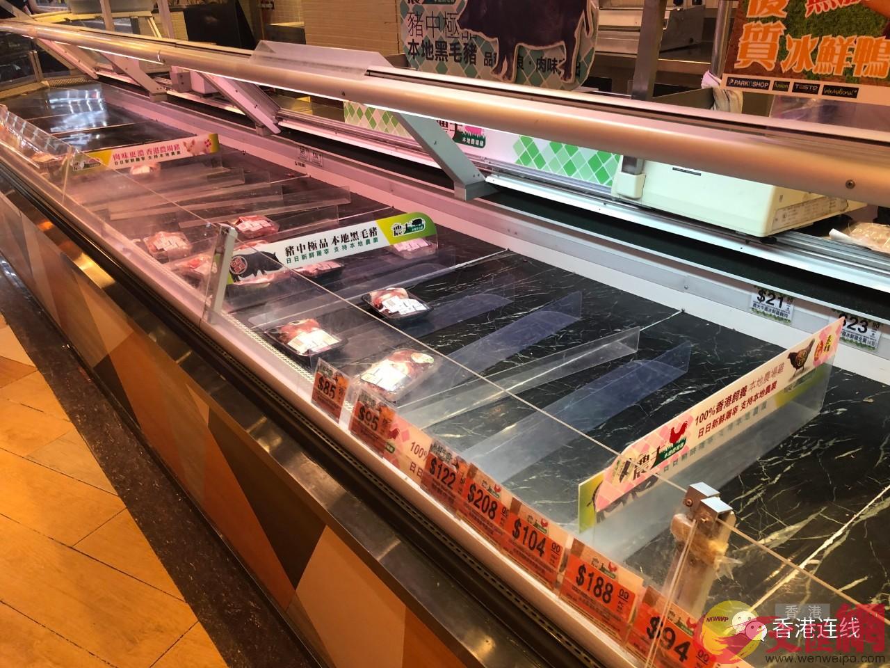 超市內食物被搶購(全媒體記者蘇鉅祖B麥鈞傑攝)