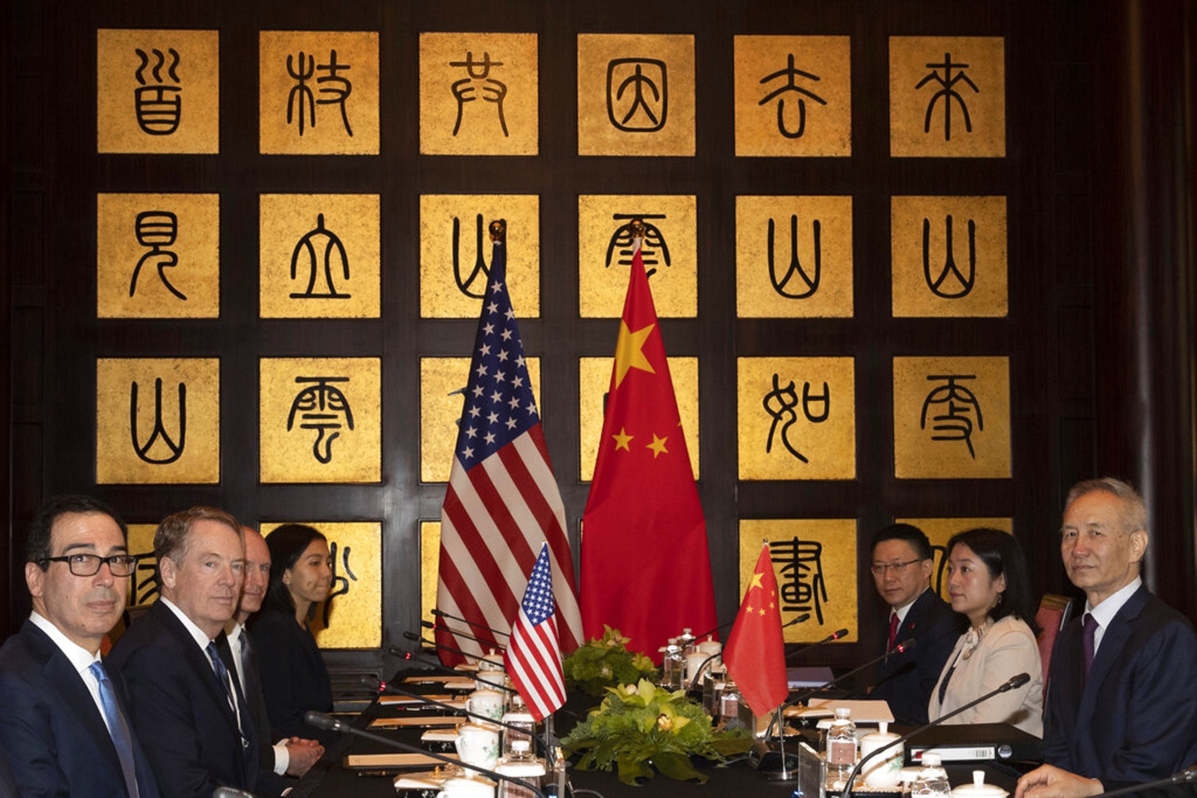中美官員31日在上海進行經貿磋商
