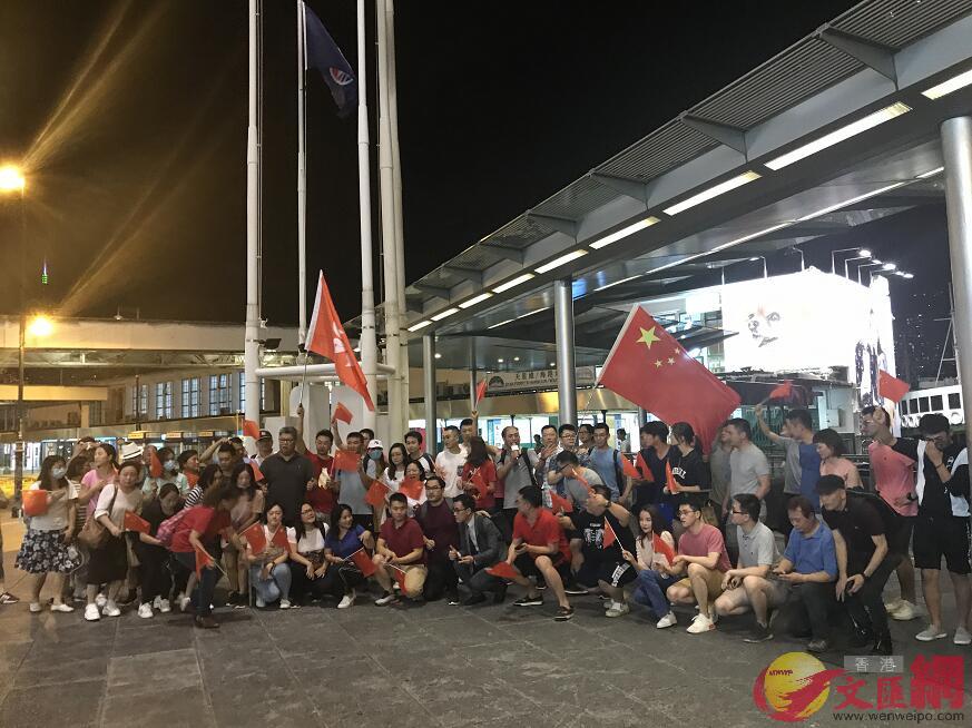 香港青年今夜相約在天星碼頭重新升起國旗