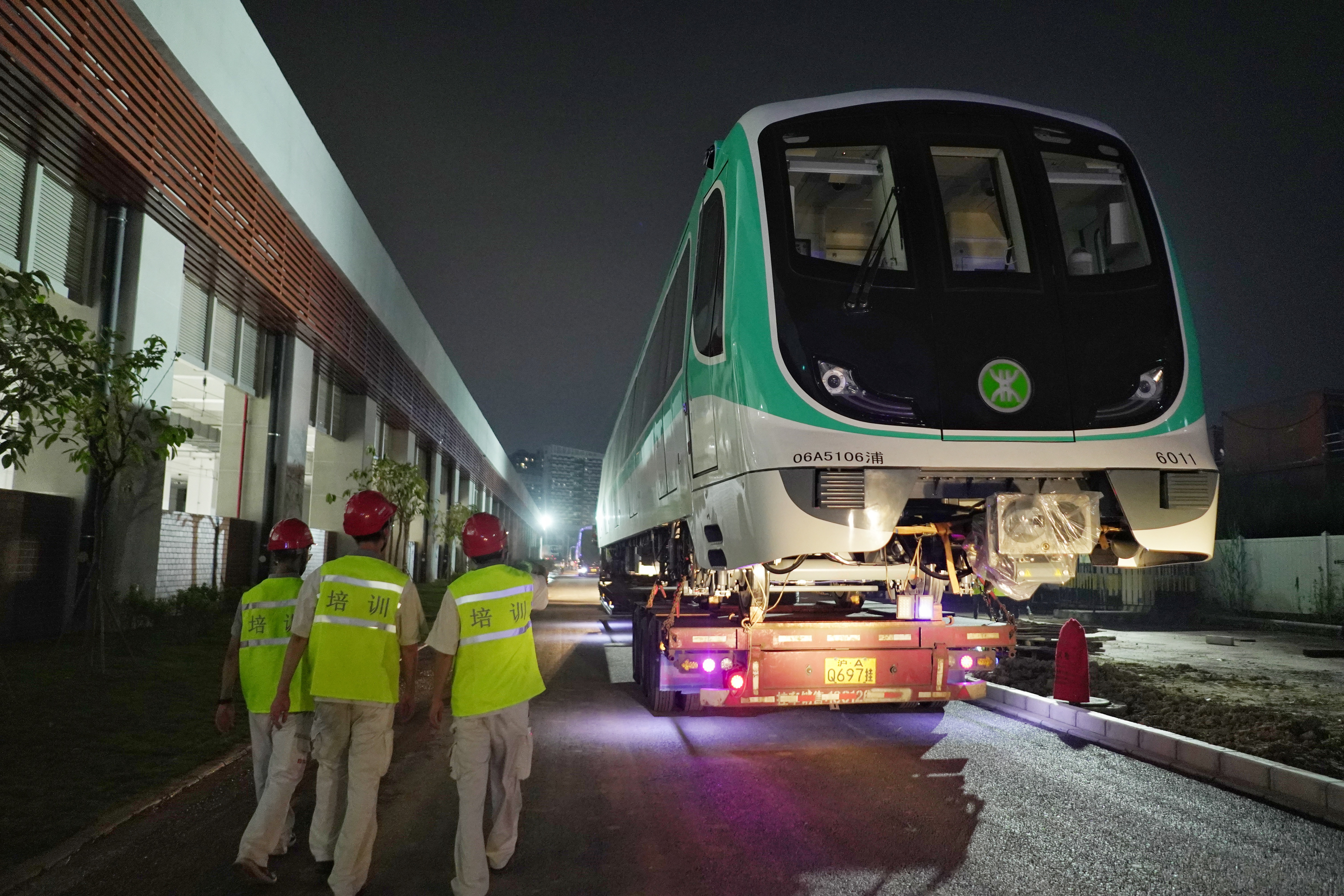 深圳地鐵6號線首列車運抵深圳。受訪者供圖 深圳地鐵6號線首列車運抵深圳。受訪者供圖