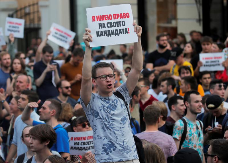 俄羅斯民眾7月27日在莫斯科議會附近舉行集會A當局稱集會未經批准屬違法C]圖片來源G法新社^