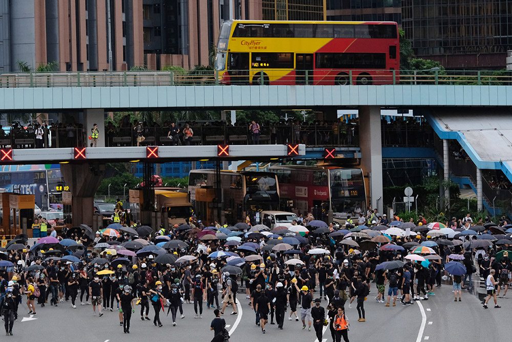 暴徒堵塞紅隧。香港文匯報資料圖片