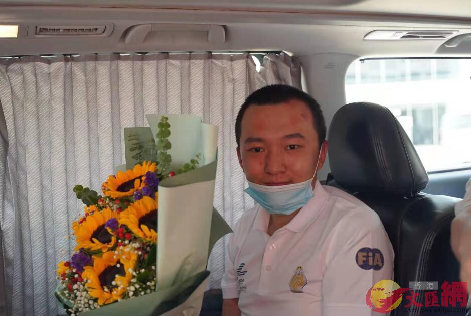 8月14日A在香港瑪嘉烈醫院A28歲的m環球時報n記者付國豪坐車離開醫院C香港文匯報記者 攝