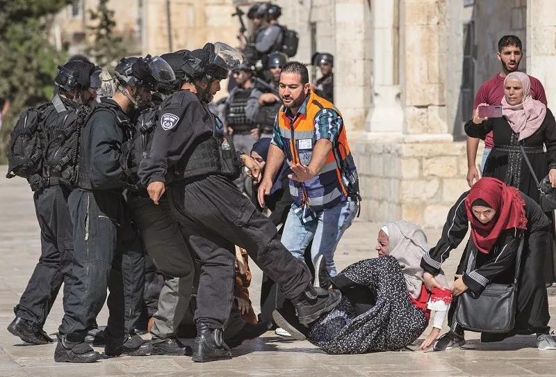 2019年8月11日A以色列警方對耶路撒冷清真寺建築群中的巴勒斯坦信徒採取行動C