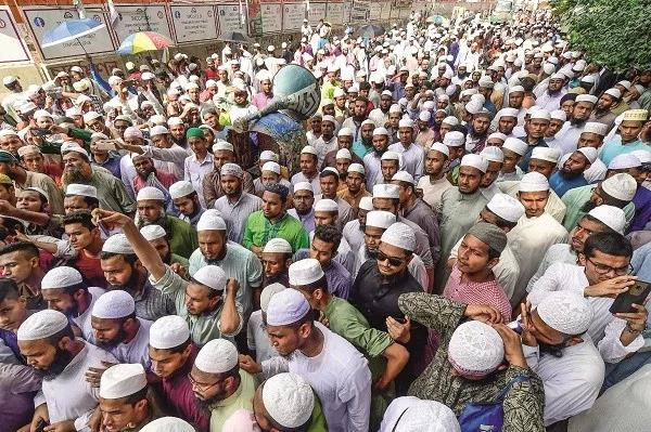 2019年8月6日A印度宣佈取消印控克什米爾的自治地位後A孟加拉國穆斯林在首都達卡集會抗議C