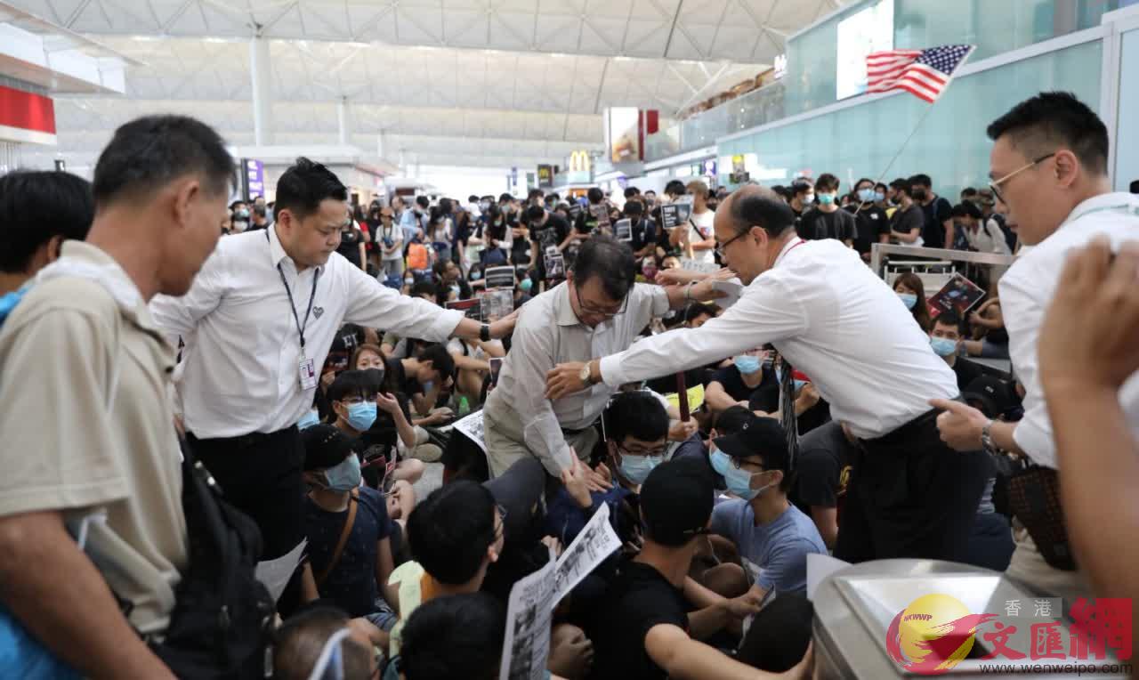 香港機場管理局上周被暴徒癱瘓運作C(資料圖片)