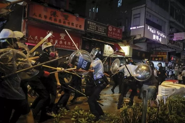 暴力示威愈演愈烈終將損害香港金融中心地位]大公報資料圖^
