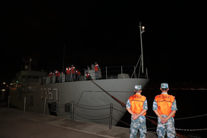 駐港部隊海軍正在進行輪換(圖片來源G新華社)