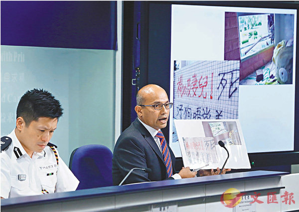 莫俊傑向記者展示極端分子在網上散播謀殺警員及其家人的言論截圖C香港文匯報記者 攝
