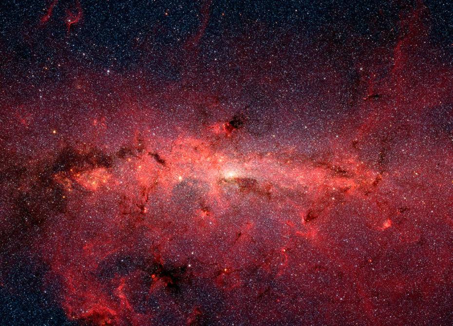 這張圖片展示了位於射手座的長達900光年的區域A圖像中顯示了成千上萬的大多數古老的恆星A它們被更年輕A更大質量的恆星照亮C