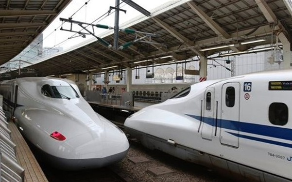 日本新幹線推出新措施A旅客攜帶大型行李須預約才能上車]美聯社資料圖^