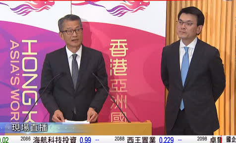 港府公布多項進一步支援中小企業的措施C圖為陳茂波(左)和邱騰華(電視截圖)