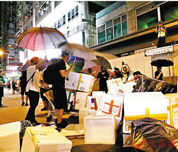 暴徒堵塞西洋菜南街C 香港文匯報記者 攝