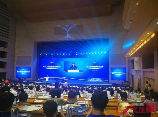 樊綱在青年企業家創新發展國際峰會上發表主旨演講 胡臥龍攝