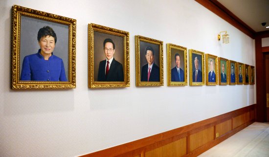 青瓦台展出的韓國歷任總統肖像(韓國《國民日報》)