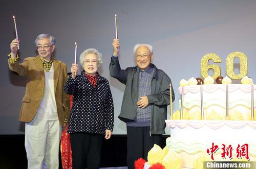 2013年10月28日A著名導演吳貽弓(左一)出席上影演員劇團60周年華誕慶祝活動C