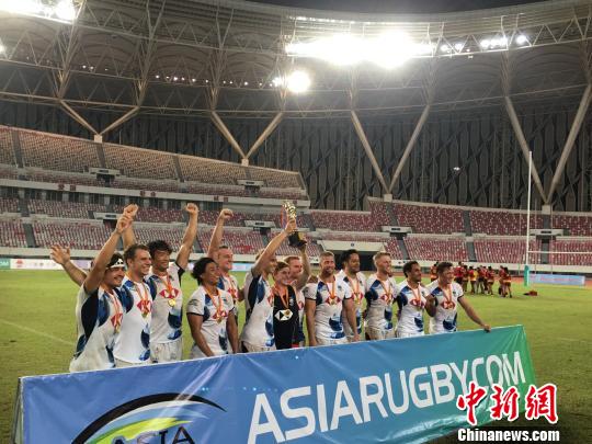 中國香港男子隊在獲得亞洲七人制橄欖球系列賽冠軍的領獎台上C