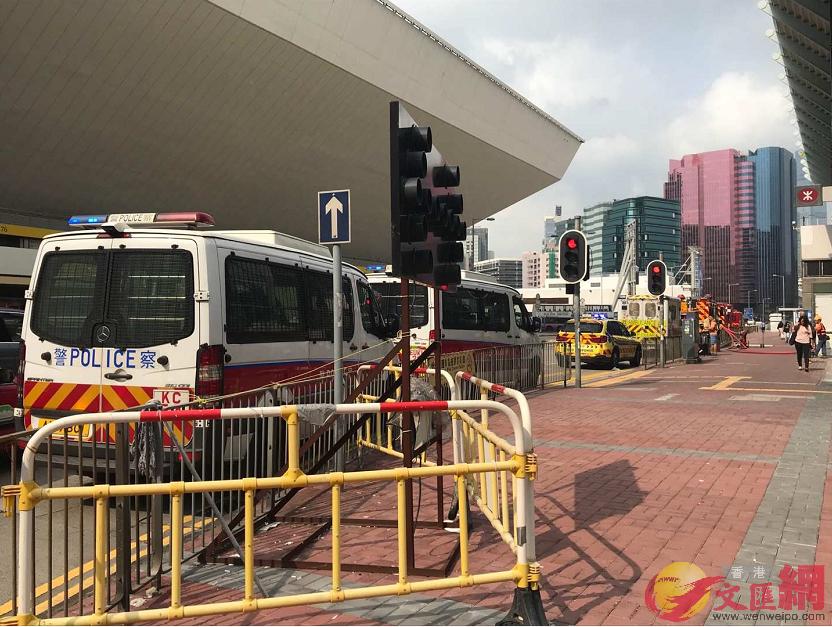 消防出動10輛救護車到場戒備]大公文匯全媒體記者攝^