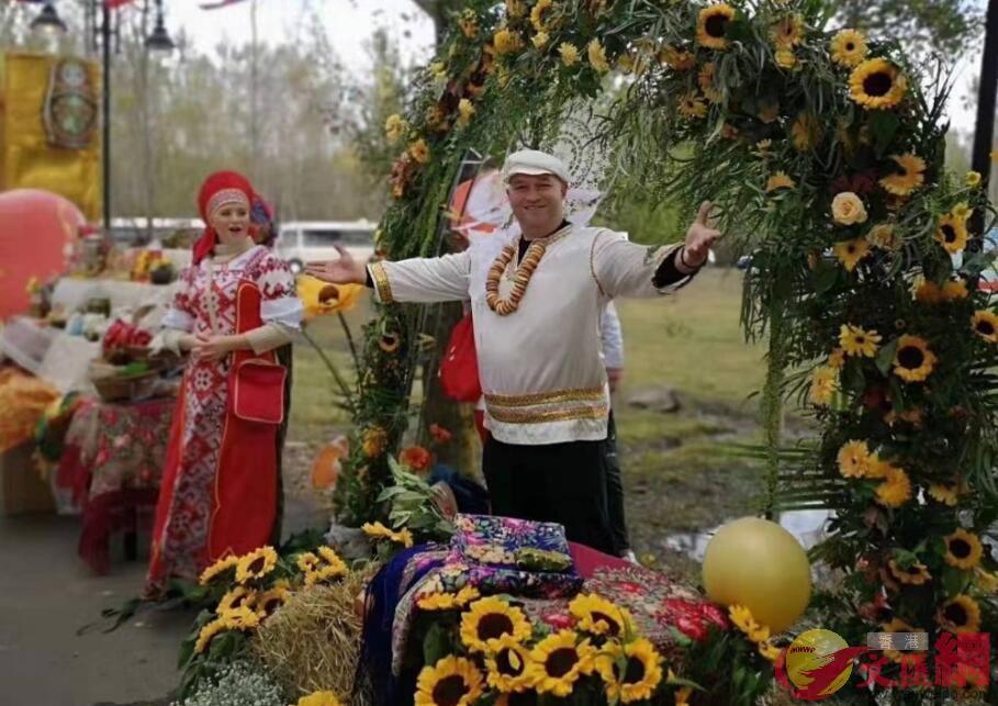 俄羅斯農民洋溢著豐收的幸福喜悅C記者吳千攝 
