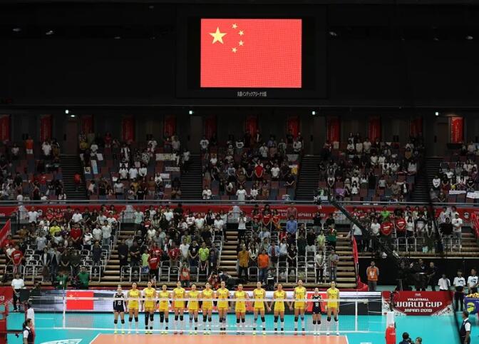 9月28日A中國隊球員在比賽前的奏唱國歌儀式上C新華社