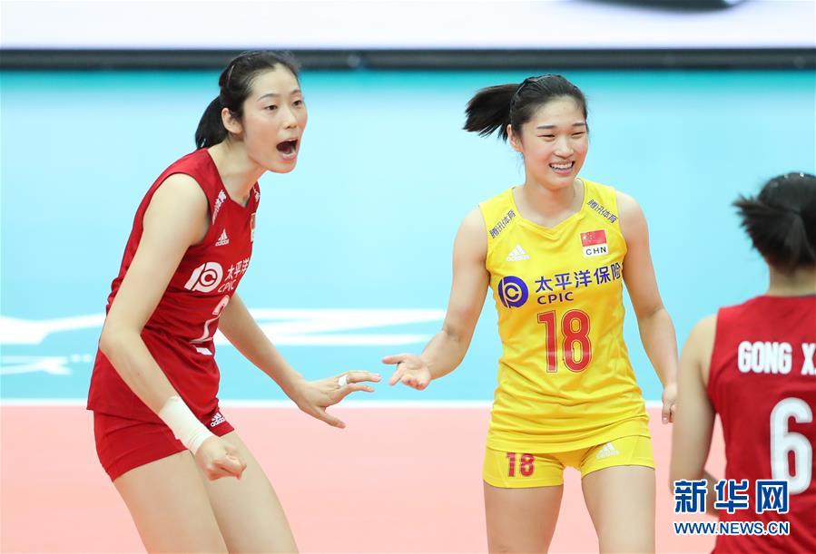 9月29日A中國隊球員朱婷(左)和王夢潔(左二)在比賽中慶祝得分C 