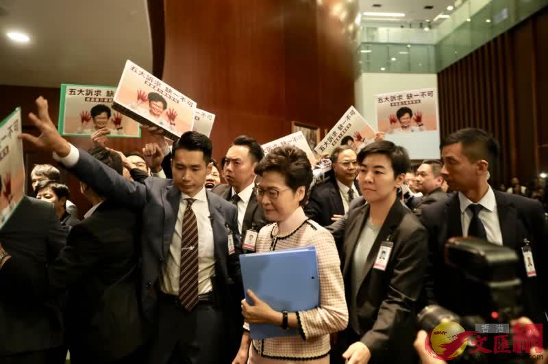 林鄭月娥今日在香港立法會發表施政報告(大公文匯全媒體記者 李斯哲 攝)