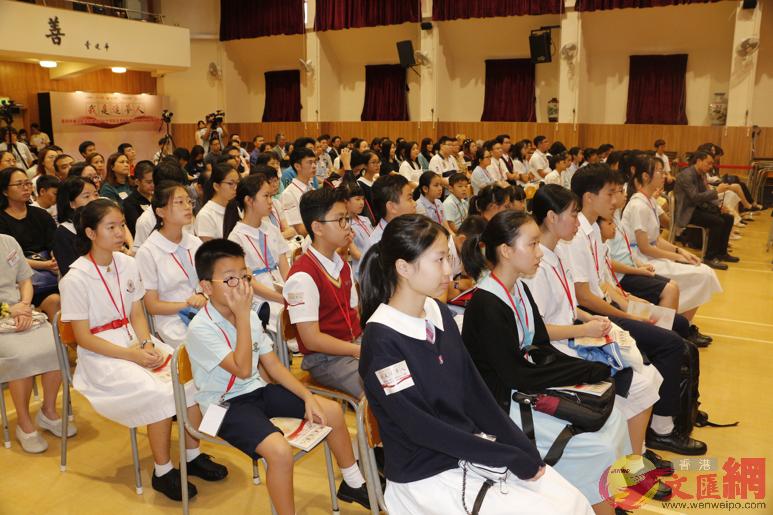 比賽收到來自60所香港中B小學校的500位同學的參賽作品