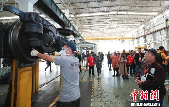 2019年10月21日，北京市交通委與京港地鐵在4號線馬家堡車輛段舉辦乘客開放日活動。圖源：中新網