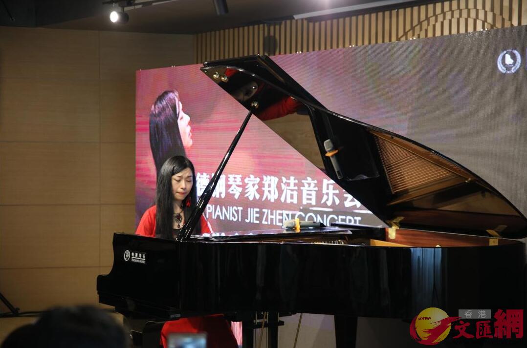 圖為第二屆新疆鋼琴藝術節現場 ]應江洪 攝^