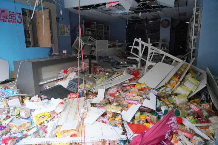 有零售店鋪遭到暴徒肆意打砸毀損(香港文匯報資料圖)