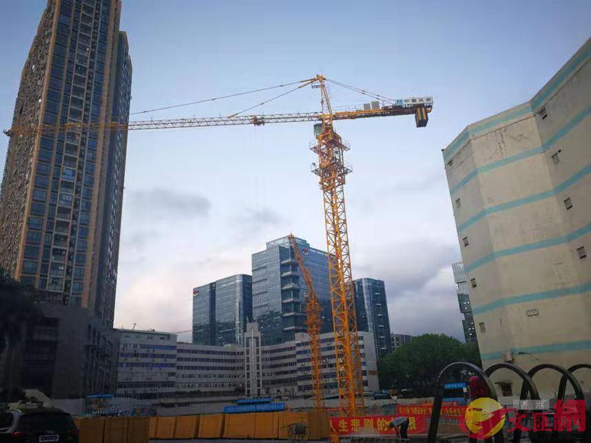 深圳明年底完成40萬套公共住房目標A每平米售價2-5萬C記者毛麗娟攝