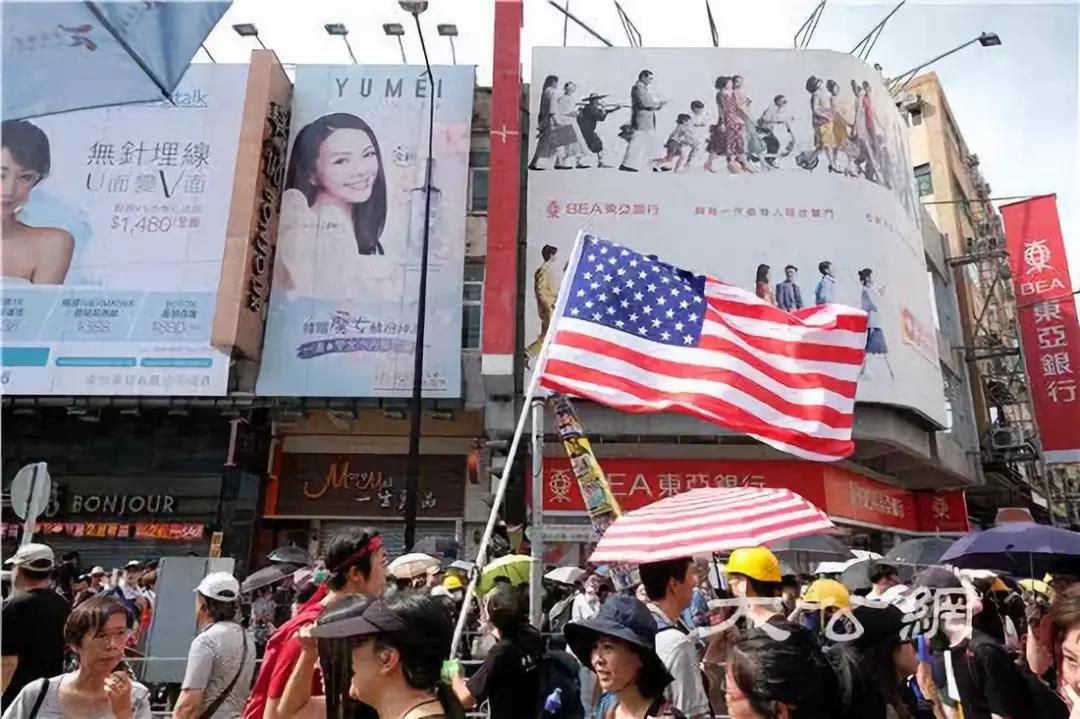元朗示威者打出美國國旗 圖源G大公網