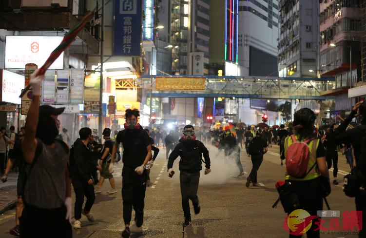 逾700名大學生涉嫌參與暴亂被捕]香港文匯報資料圖)