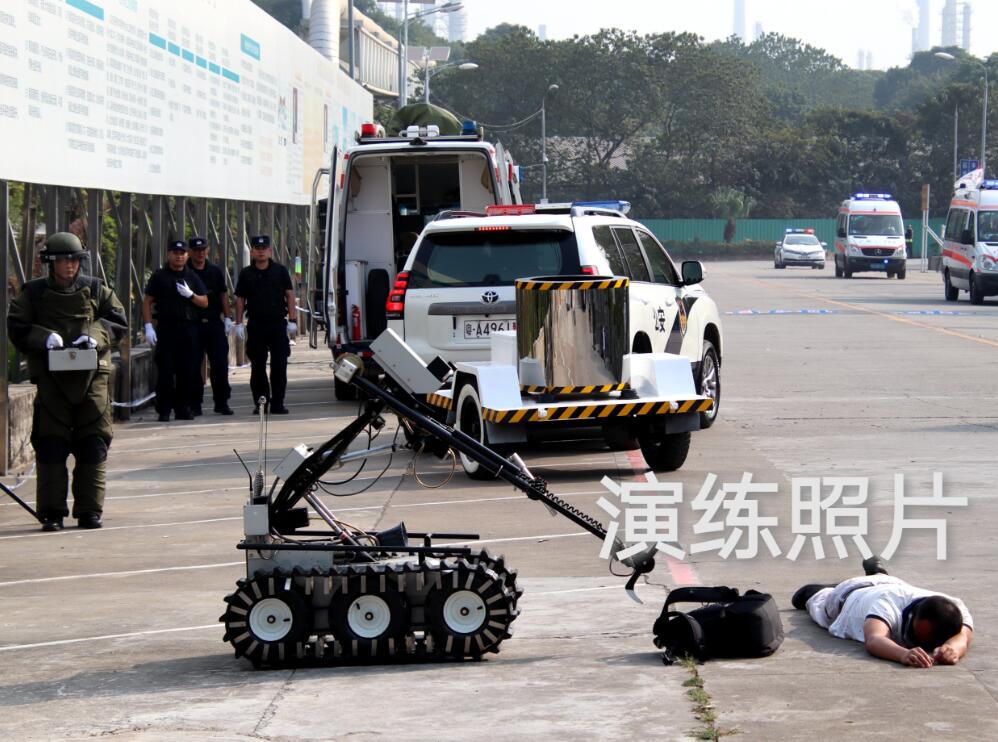 警用機器人出動(警方供圖)