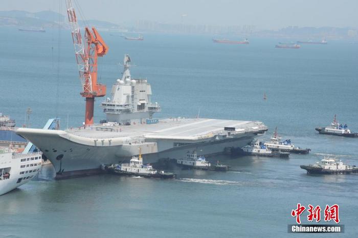 5月18日A中國第二艘航母完成首次出海試驗返抵大連造船廠碼頭C ]中新社^