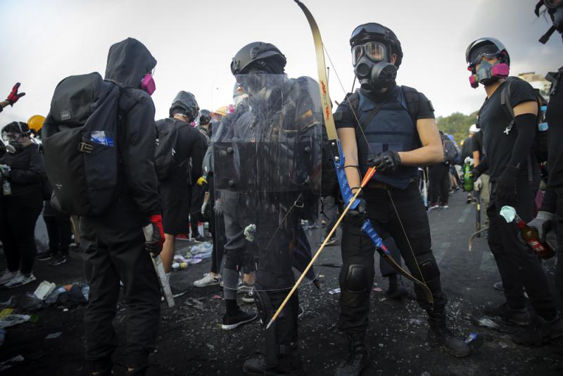 香港街頭暴亂持續5個多月A令香港社會處於黑色恐怖之中C