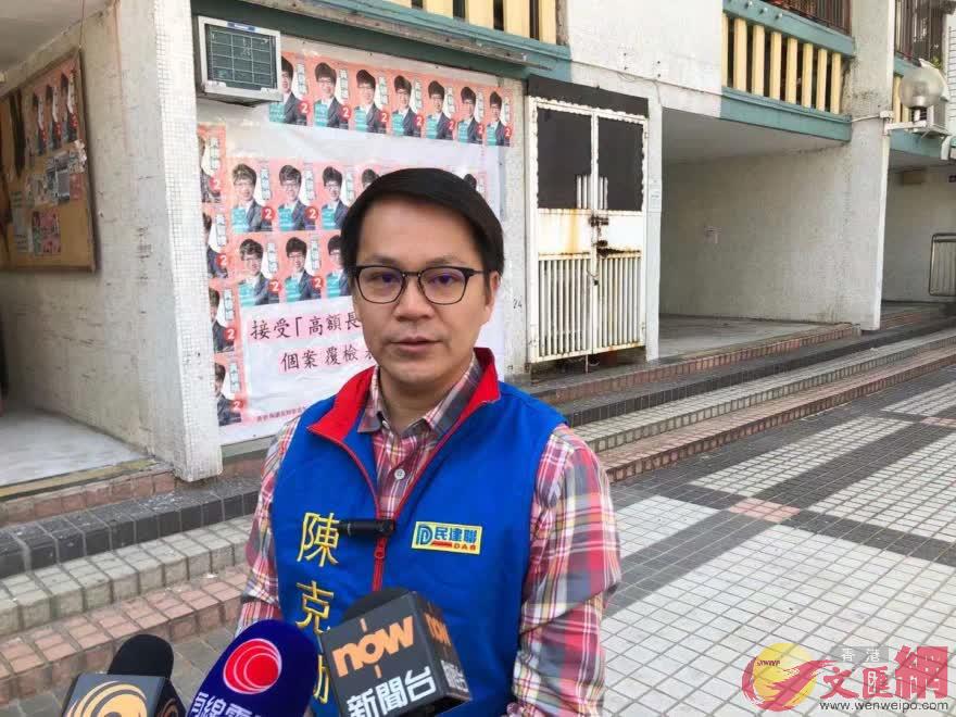 陳克勤批有人重複排隊圖逼退選民(大公文匯全媒體記者攝)