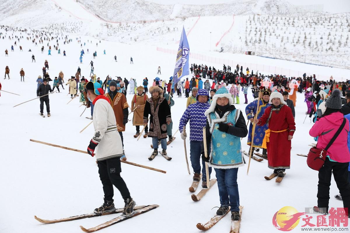 新疆阿勒泰將軍山滑雪場吸引眾多滑雪愛好者C]記者張仕珍 攝^