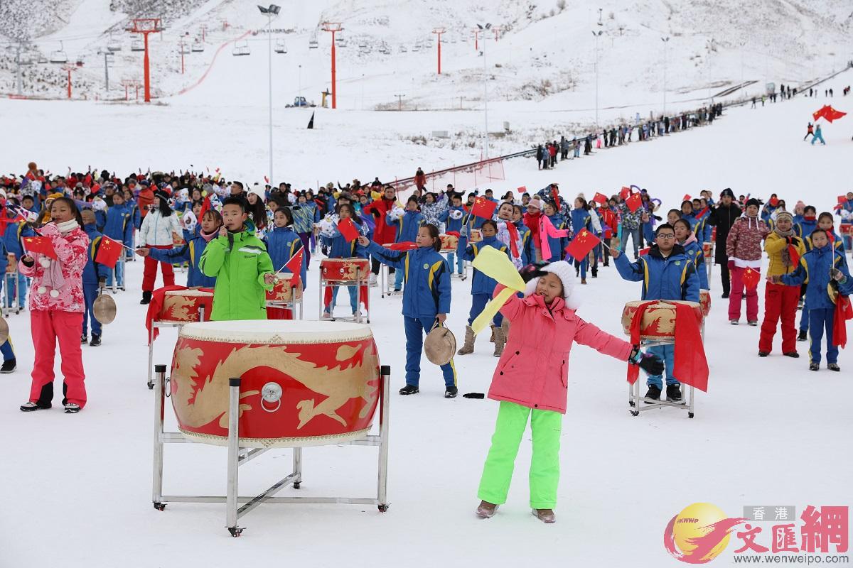 在新疆阿勒泰舉行的人類滑雪起源地狂歡節現場C]記者張仕珍 攝^